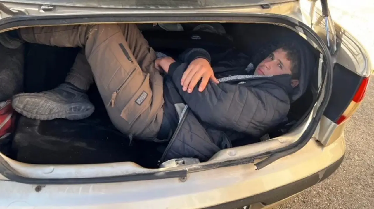 Göçmen kaçakçılığında böylesi görülmedi: Kaçış planı bagajda bitti! 2
