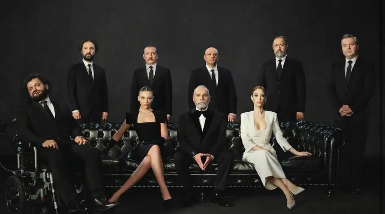 'Sekizinci Aile' galası karıştı... Hazal Kaya geri adım atmadı, Melisa Döngel de vazgeçmedi! 3