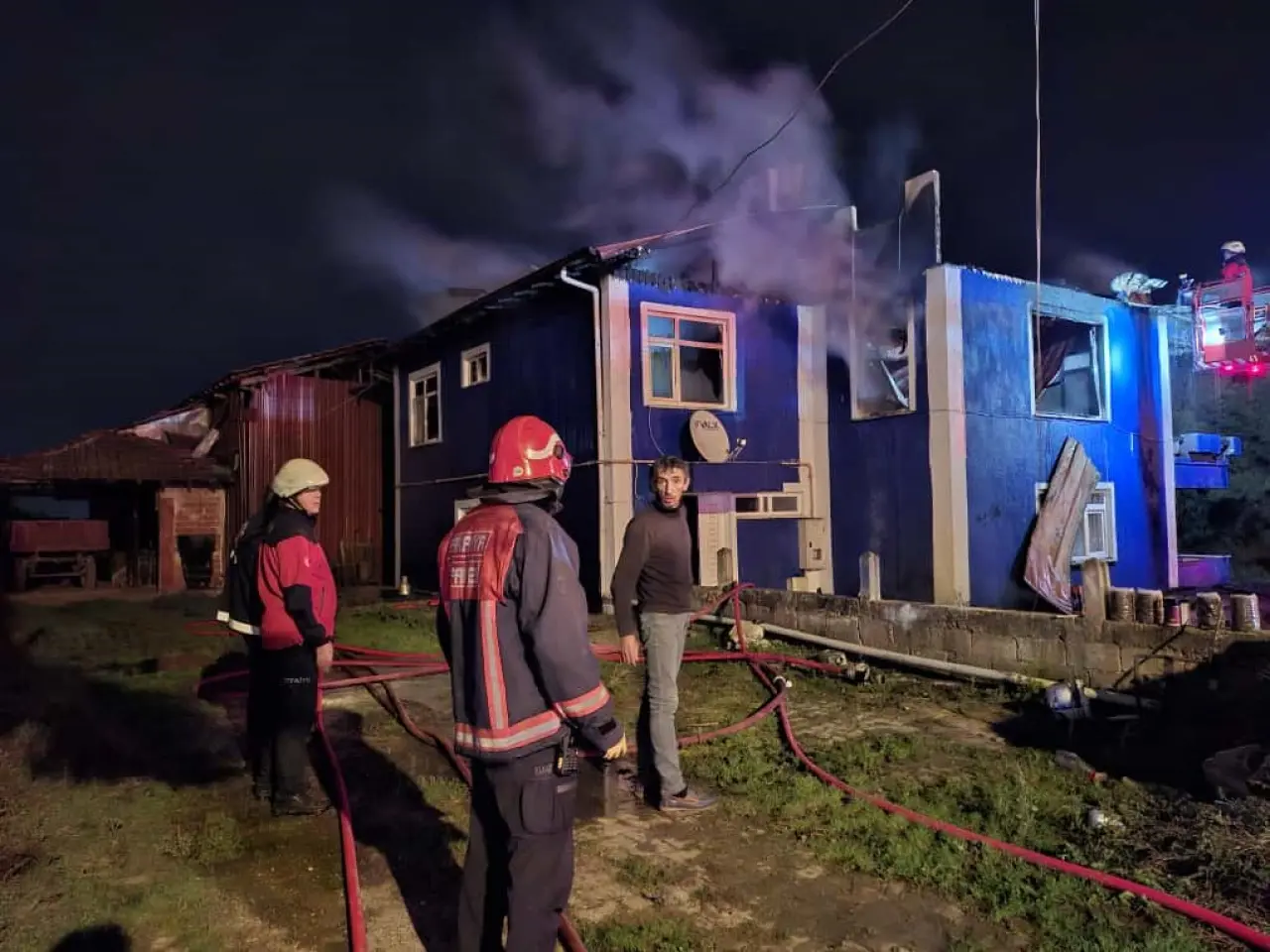 İki katlı ev alev topuna döndü! Göz göre göre yandı... 4