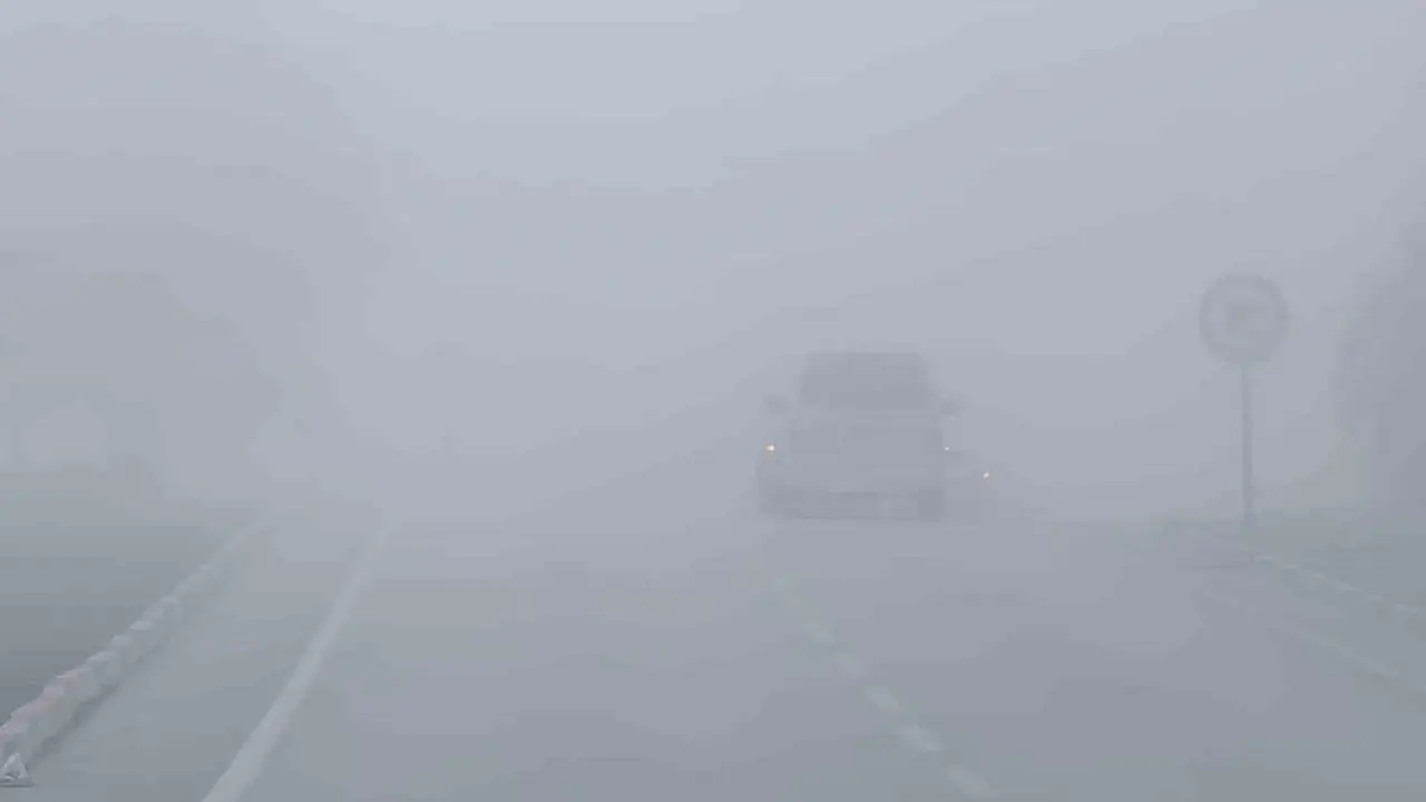 İnegöl’de göz gözü görmedi: Yoğun sis hayatı felç etti! 4