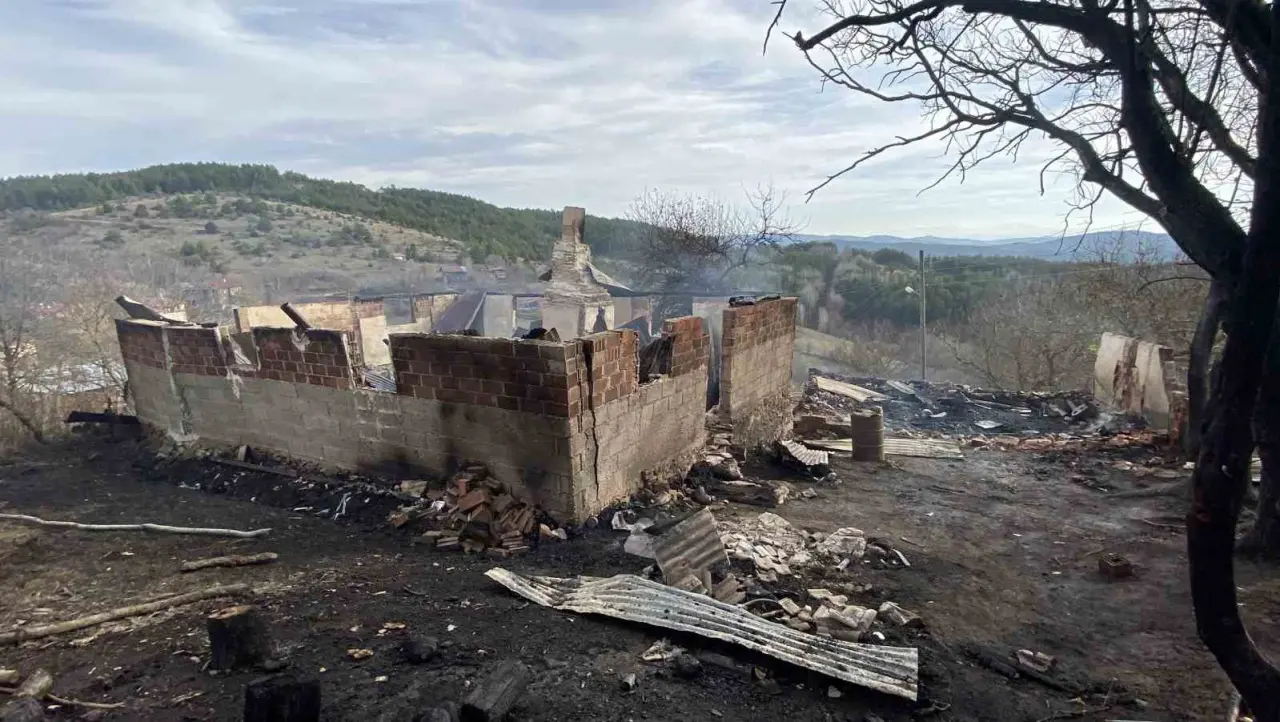 İtfaiye yetişemedi! Bir ev yandı, bir ömür sona erdi... 2