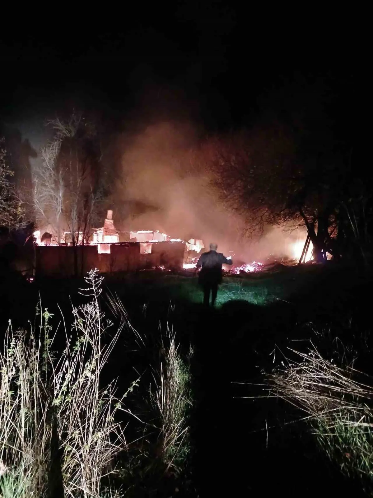 İtfaiye yetişemedi! Bir ev yandı, bir ömür sona erdi... 1