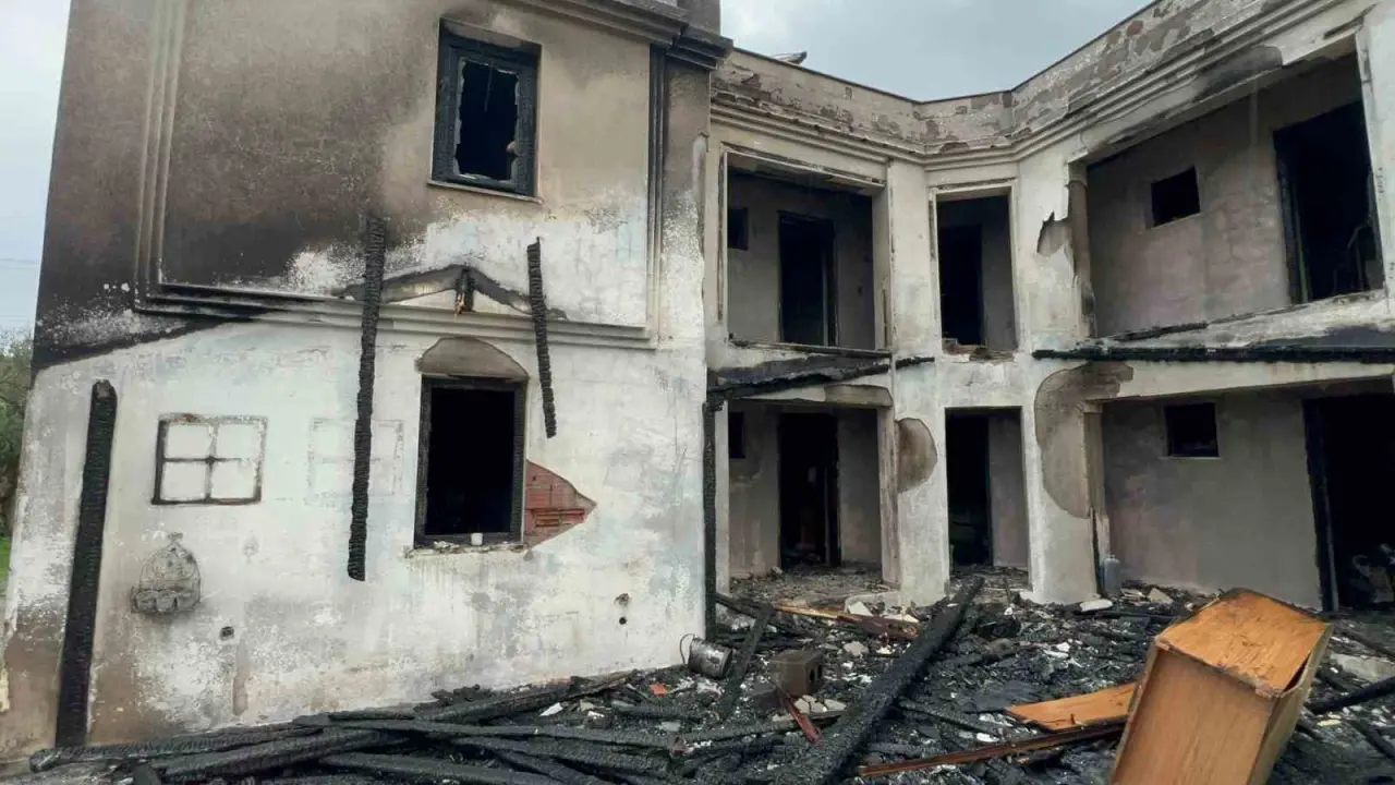 Kahvaltı servisine değil, yangına uyandılar... Otel dakikalar içinde kül oldu! 2