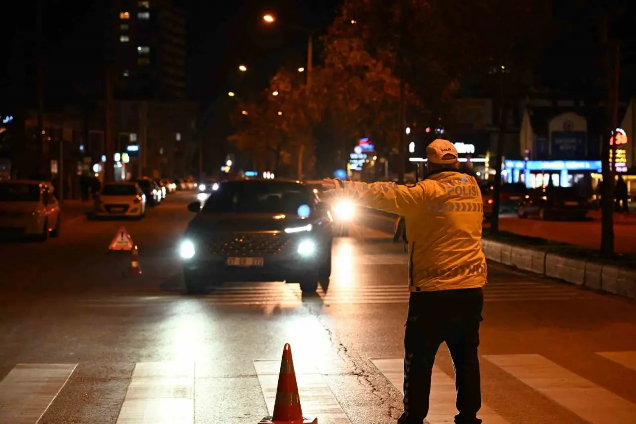 Gece yarısı güvenlik kuşatması: Kastamonu'da 37 ekip sahaya indi! 2