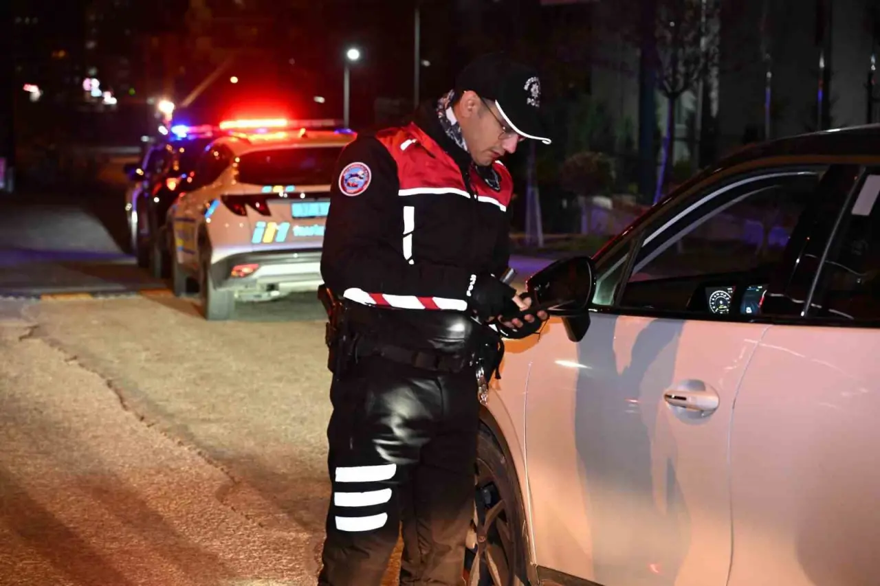 Gece yarısı güvenlik kuşatması: Kastamonu'da 37 ekip sahaya indi! 5