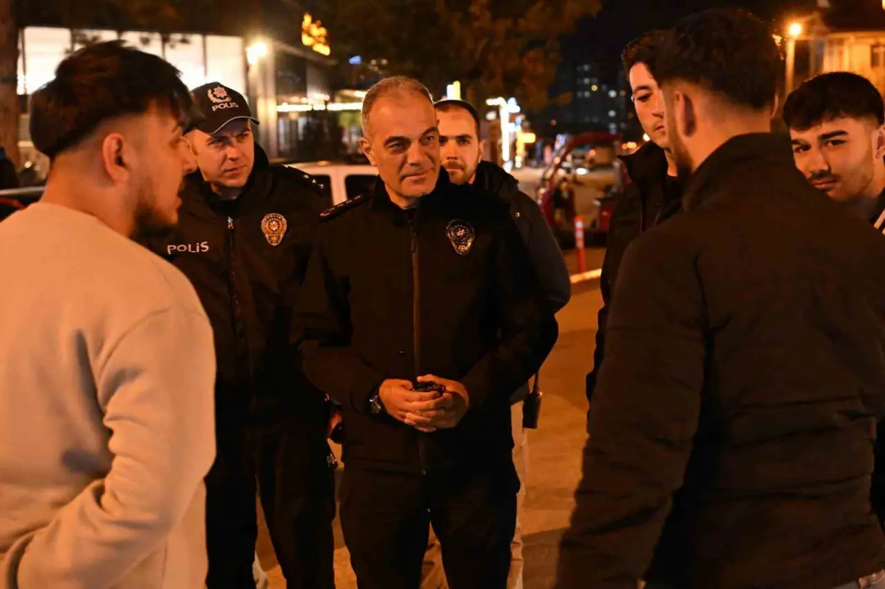 Gece yarısı güvenlik kuşatması: Kastamonu'da 37 ekip sahaya indi! 4