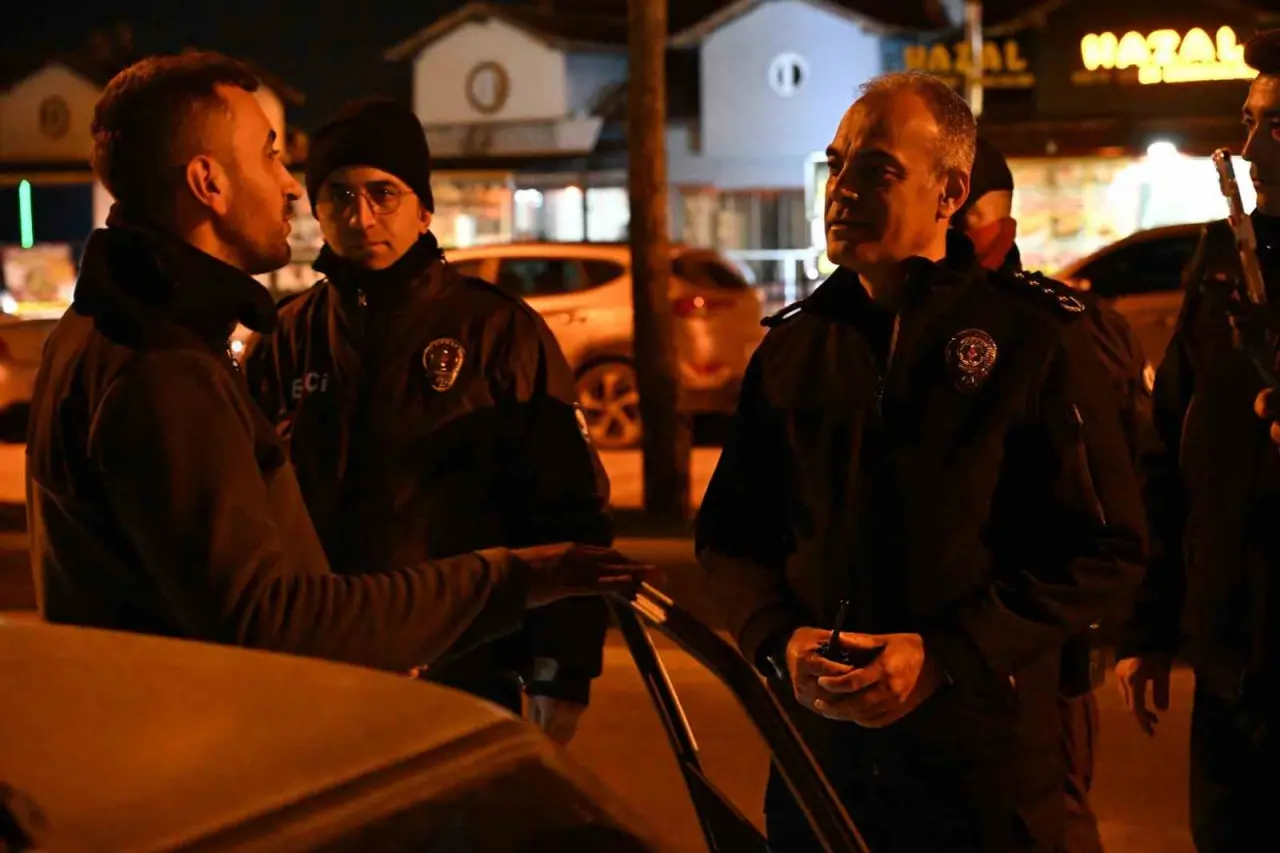 Gece yarısı güvenlik kuşatması: Kastamonu'da 37 ekip sahaya indi! 3