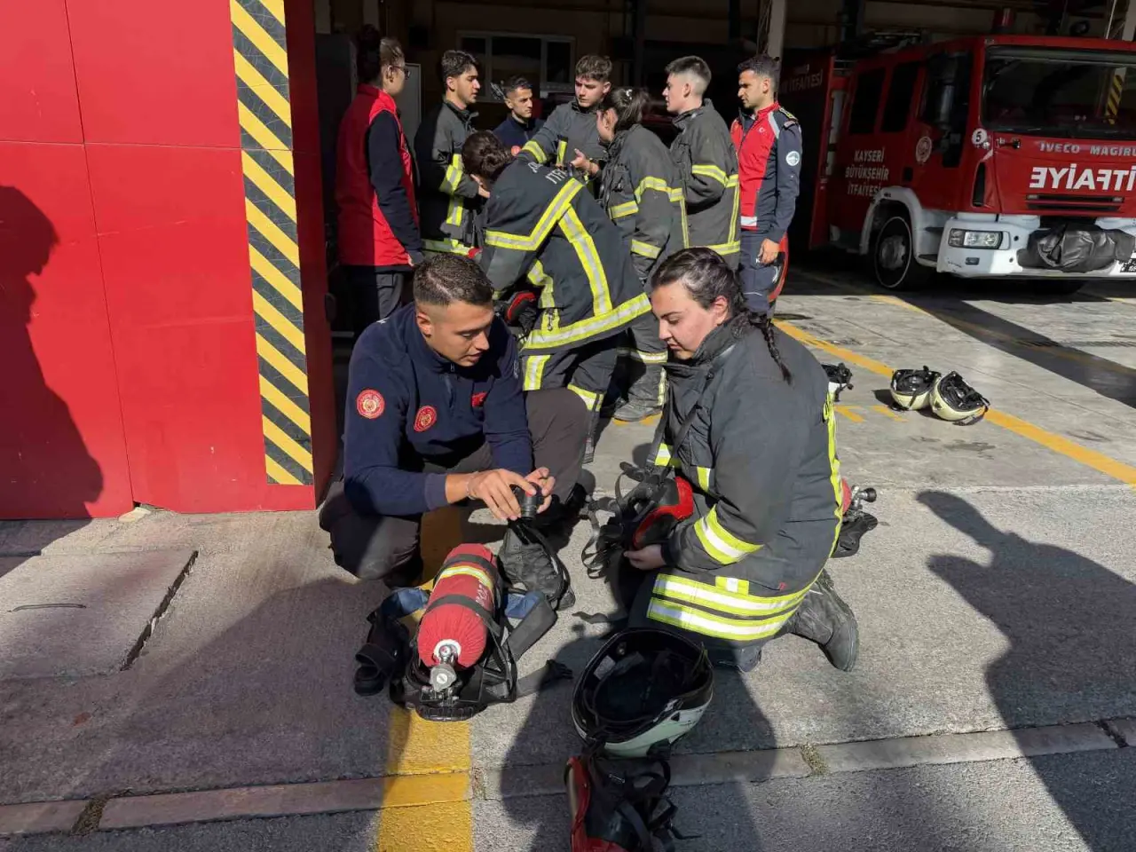 Kayseri’de itfaiyeci adaylarına gerçek eğitim deneyimi: 51 öğrenci sahada! 3