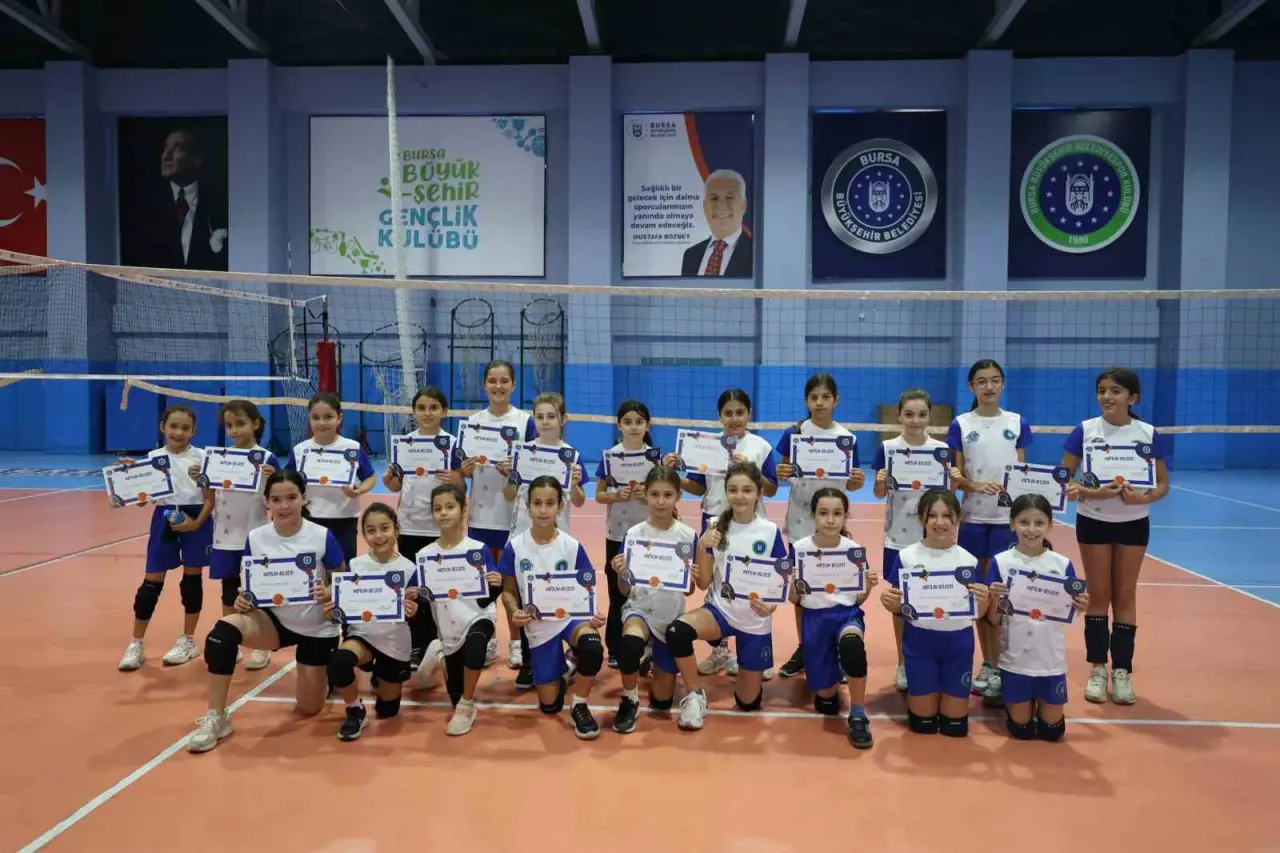 Kış Spor Okulları’nda ikinci dönem coşkusu: Çocuklar sertifikalarını aldı! 1