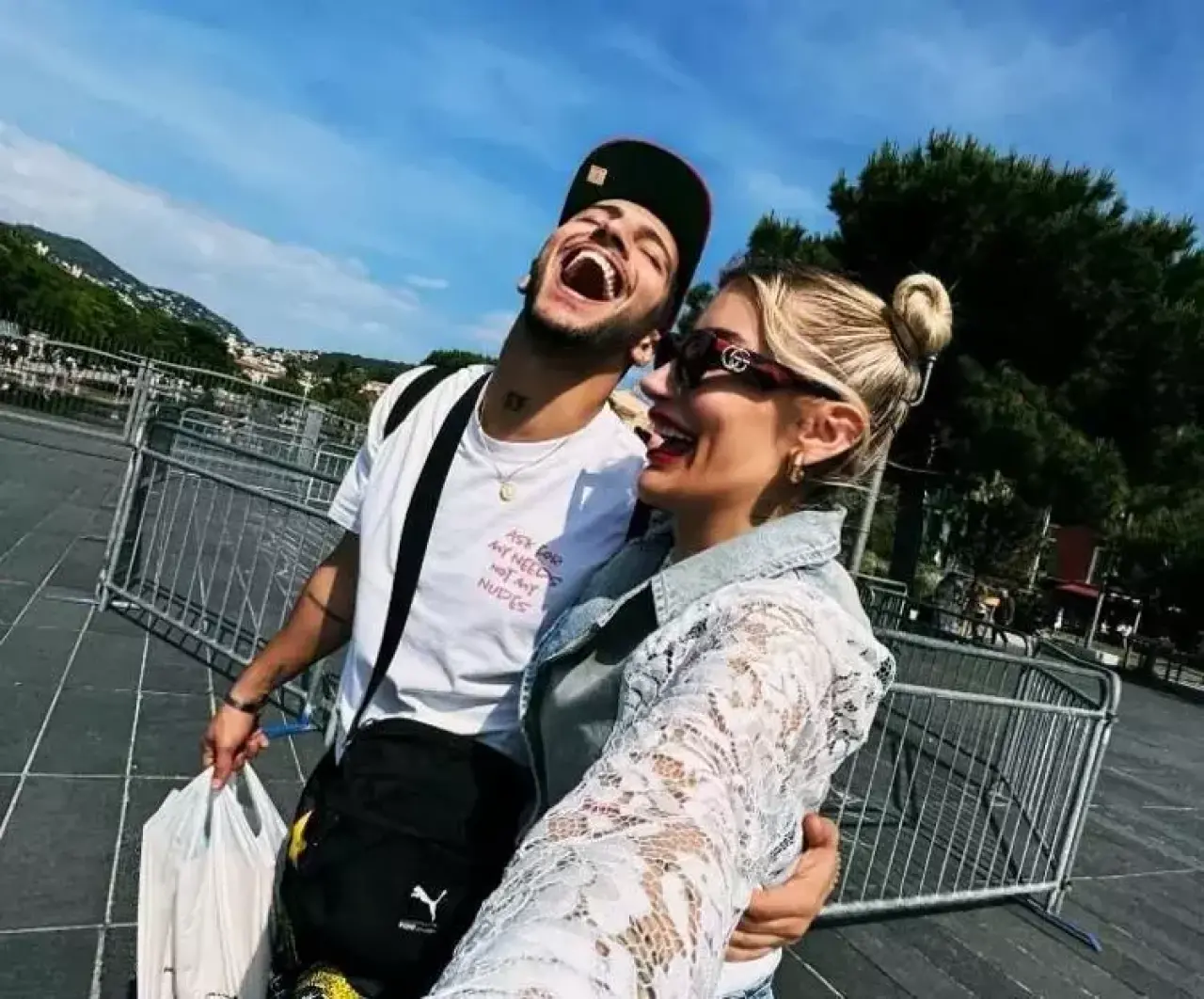 Konserde gözyaşlarına boğuldu! İrem Derici’nin sevgilisiyle o anı viral oldu! 1