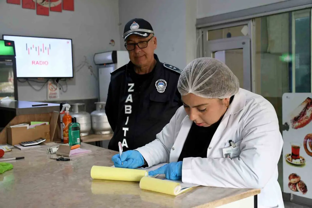 Kuşadası Belediye'sinden hijyen alarmı: Kurallara uymayan işletmelere ceza yağdı! 4