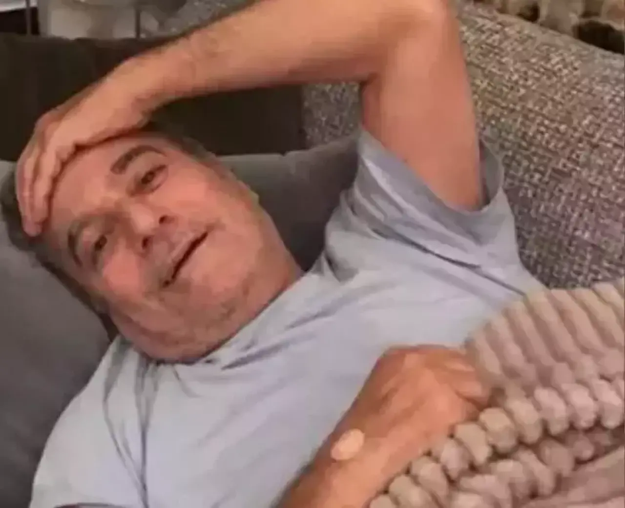 Mehmet Ali Erbil fenalaştı, eşi Gülseren Ceylan indirime koştu! 4