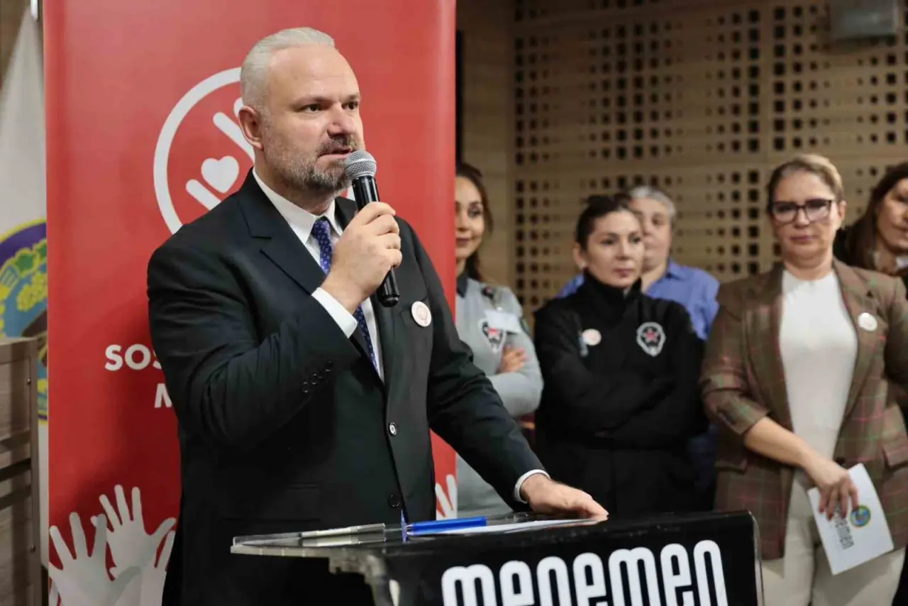 Menemen, kadına şiddete karşı tek ses oldu 2