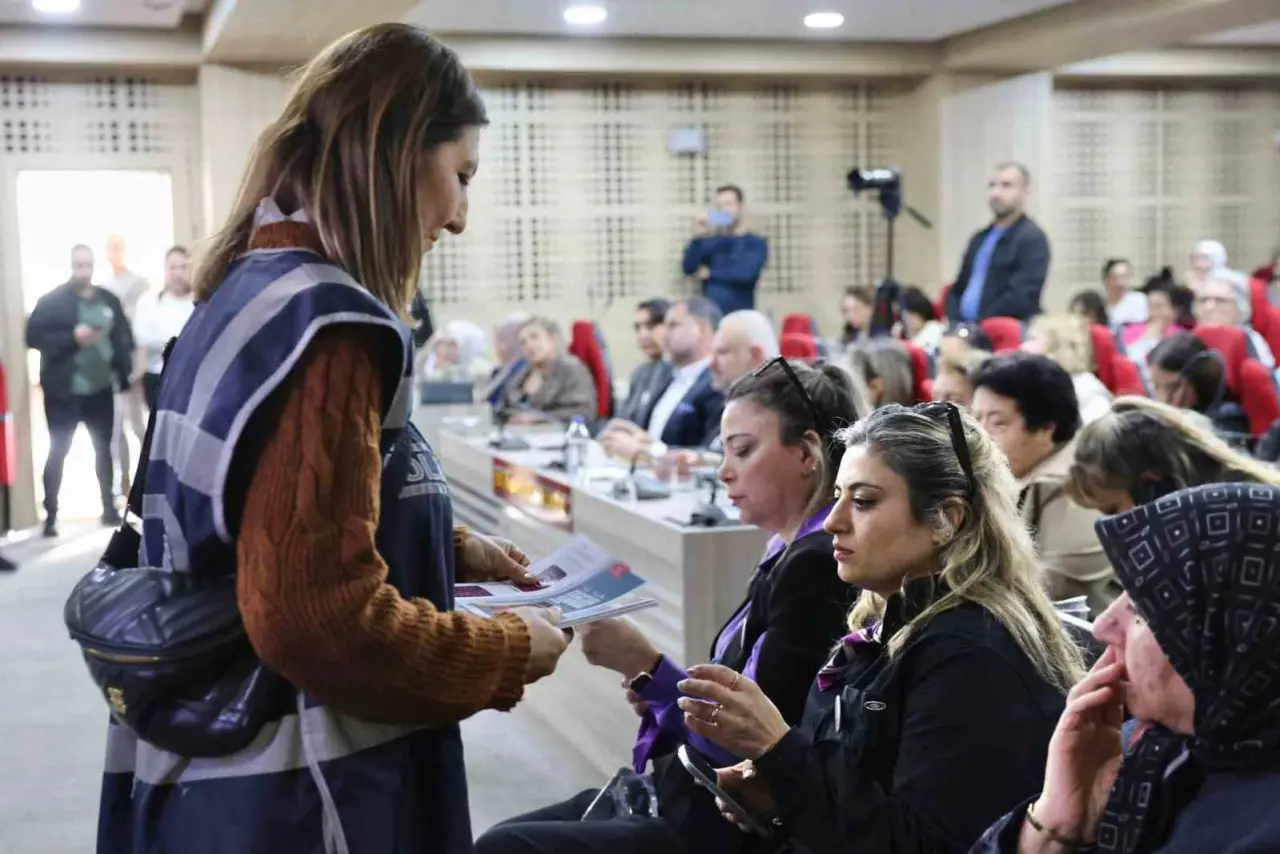 Menemen, kadına şiddete karşı tek ses oldu 4