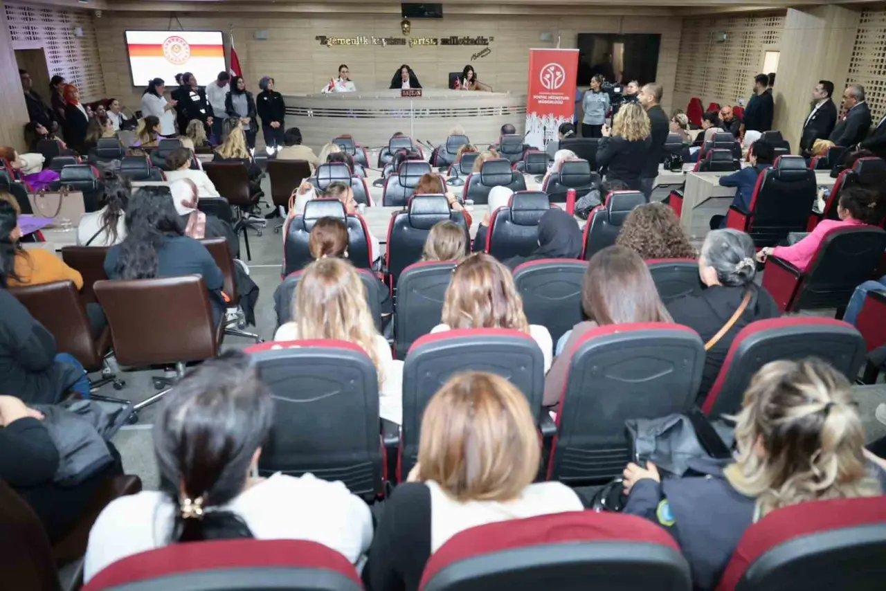 Menemen, kadına şiddete karşı tek ses oldu 3