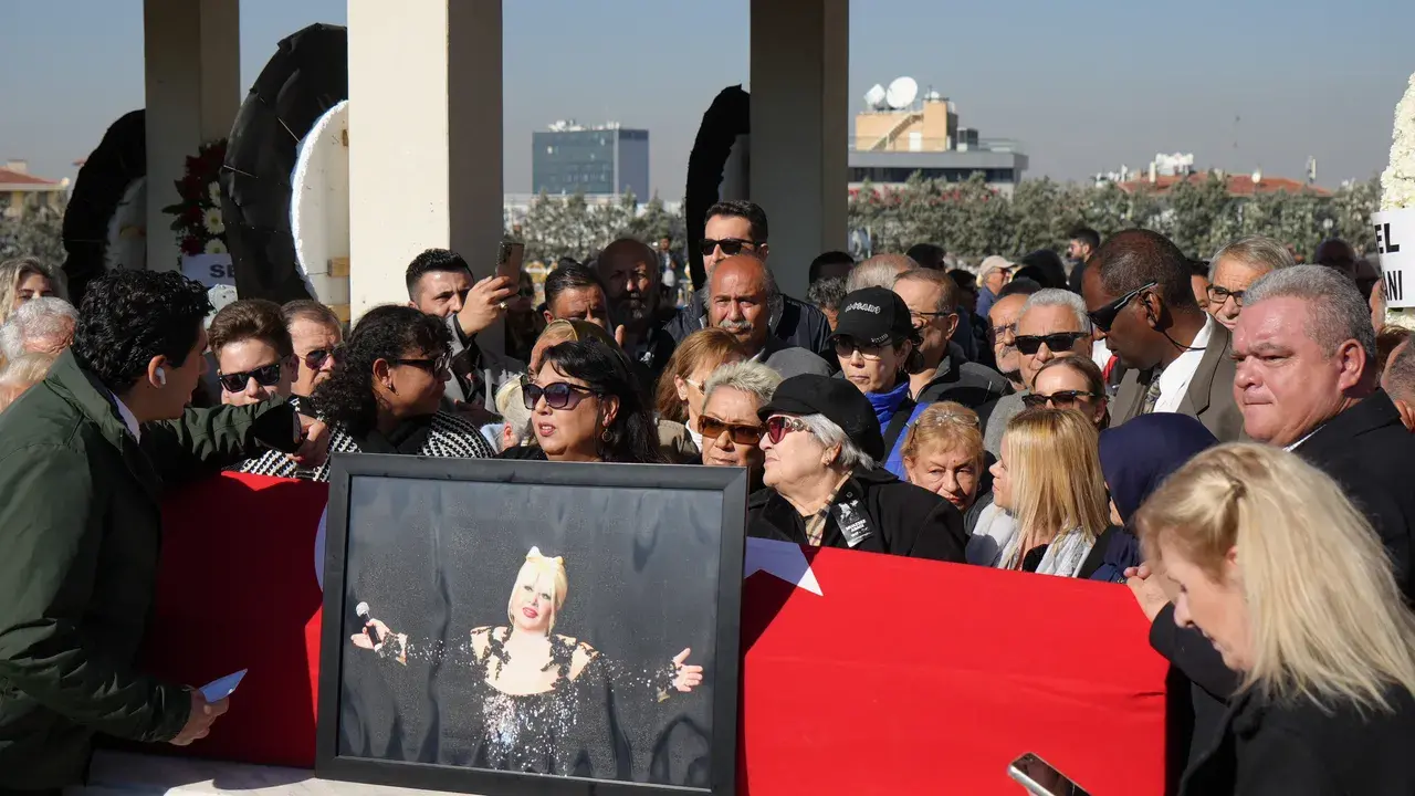 Muazzez Abacı’nın son yolculuğu… Ailesi ve sevenleri o anları unutamadı! 3