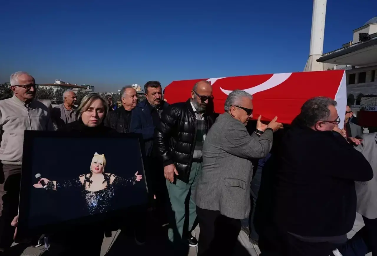 Muazzez Abacı’nın son yolculuğu… Ailesi ve sevenleri o anları unutamadı! 2