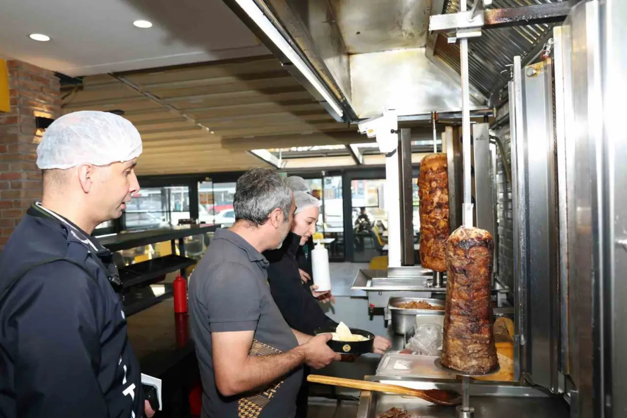 Nilüfer’de zincir restoranlara şok baskın: Hijyen ihlallerine ceza yağdı! 4
