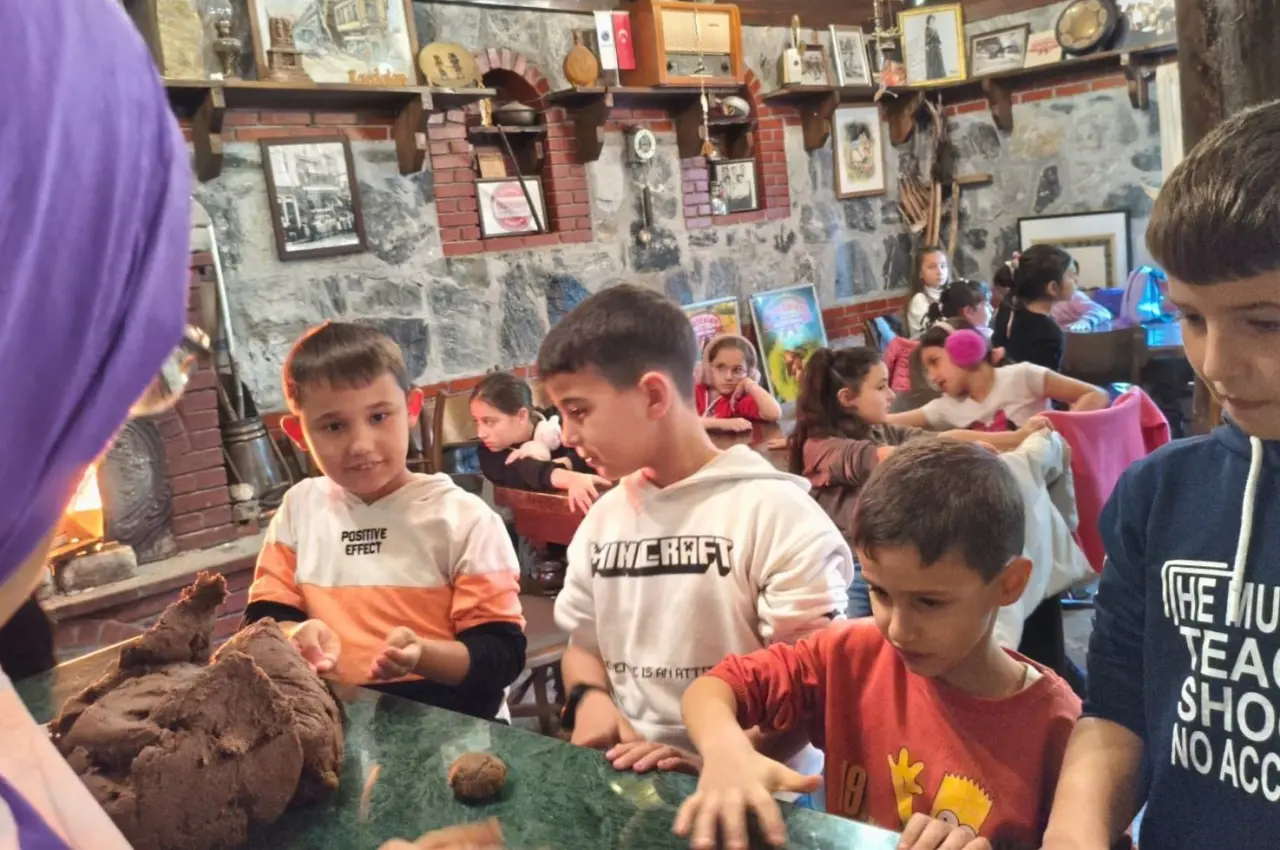 Minik bedenler kültürel kimlikleriyle tanıştı: Bursa'da lezzet yolcuğu! 2