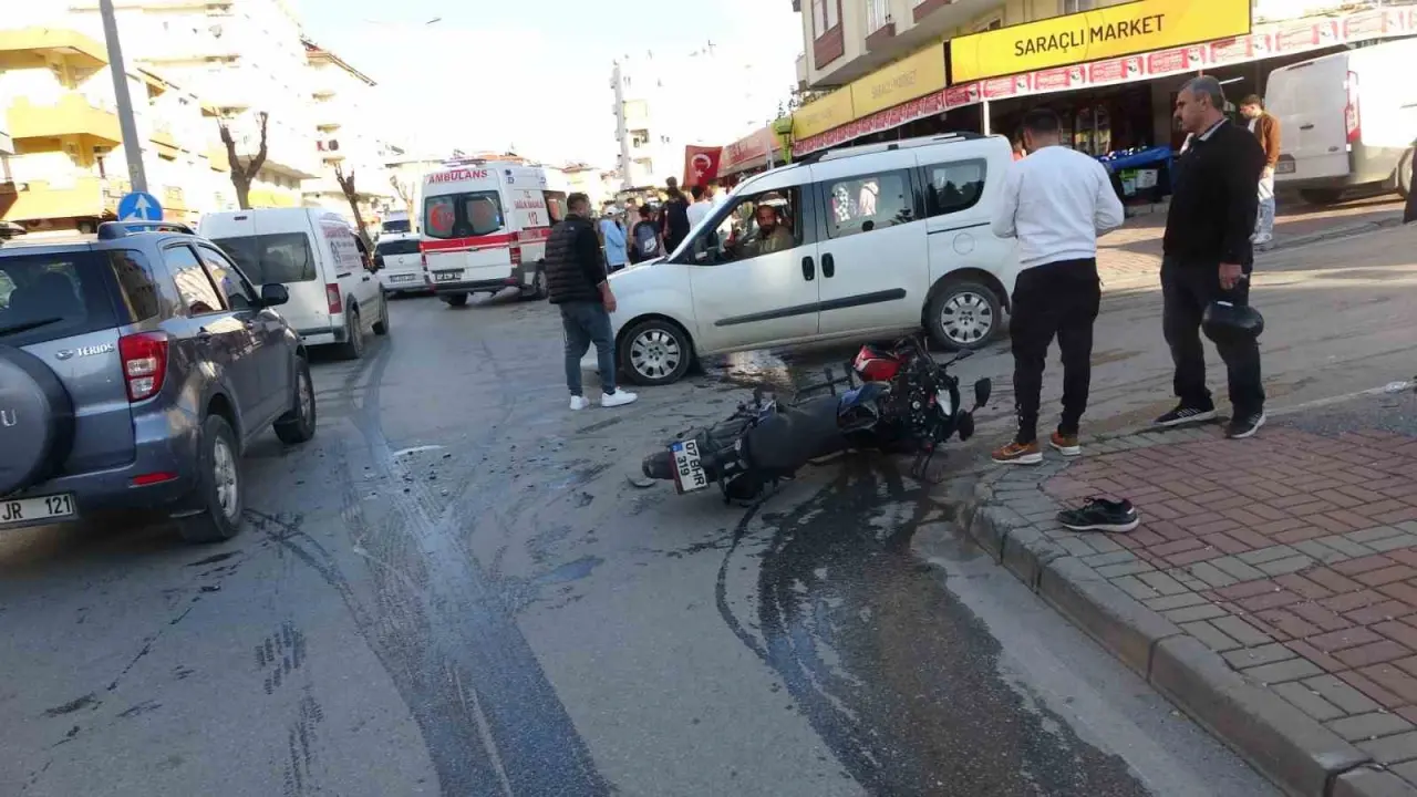 Manavgat’ta film gibi kaza: Motosiklet sürücüsü havada, hemşire müdahalede! 4