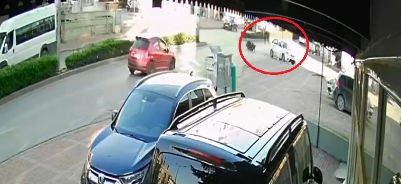 Manavgat’ta film gibi kaza: Motosiklet sürücüsü havada, hemşire müdahalede! 1