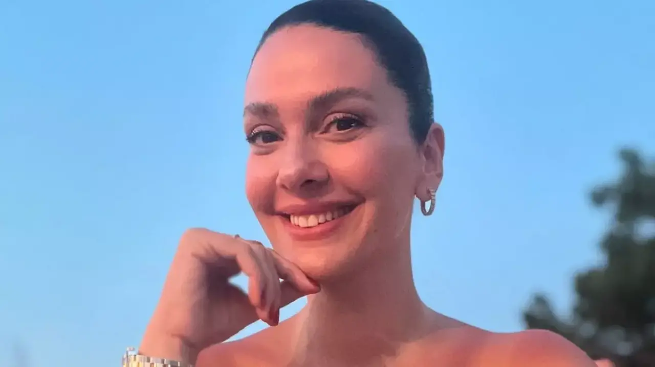 Rolünü kapıda bırakan oyuncu... Bergüzar Korel’in çifte hayatı! 3
