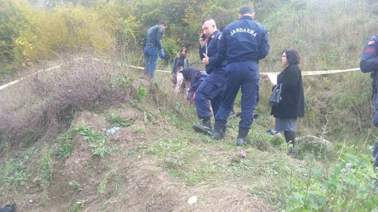 Akyazı’daki kazada acı büyüdü: Bir aile iki canını kaybetti! 4