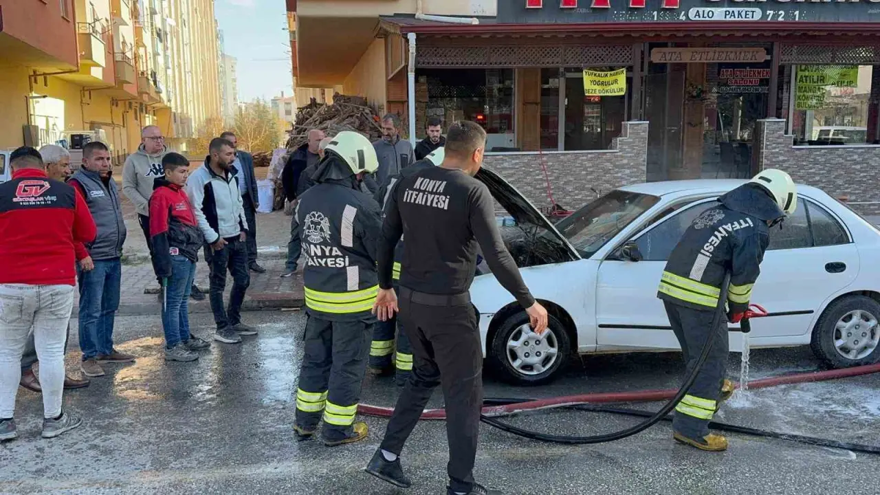 Motor ısındı demeye kalmadan yandı! Seyir halindeki otomobil alev topuna döndü 3