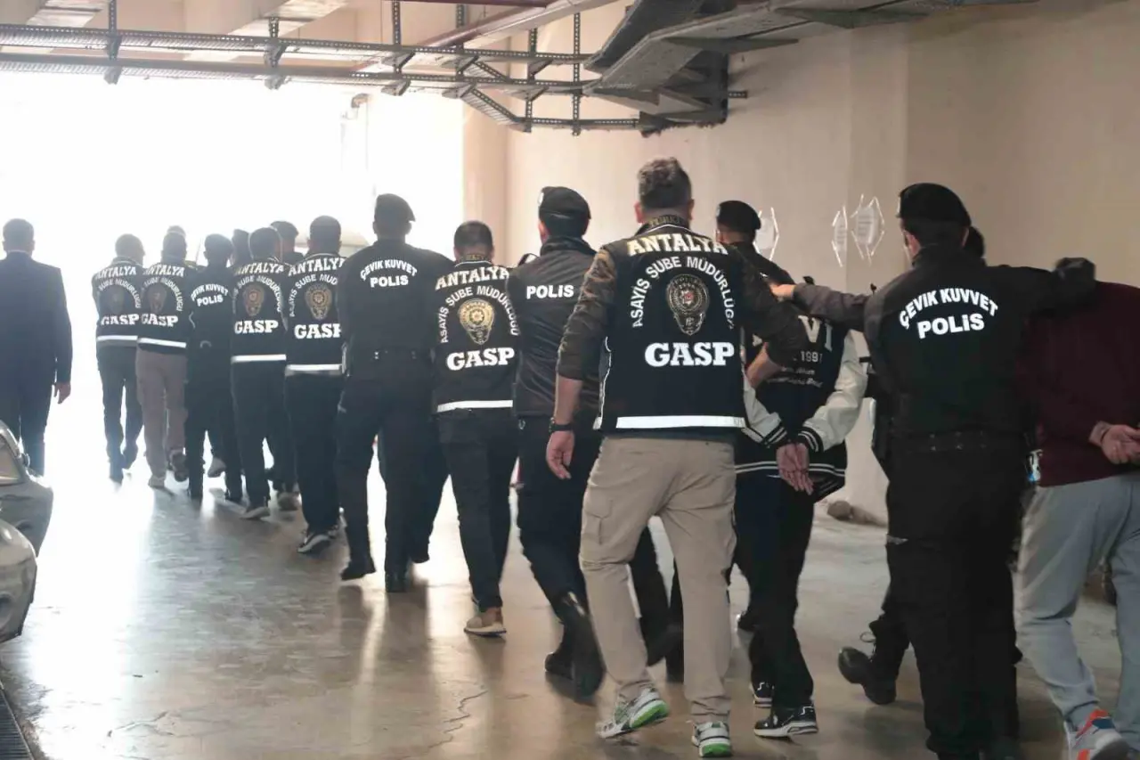 Mekana çağır, hesabı şişir, tehdit et: Antalya’da şok operasyon! 1