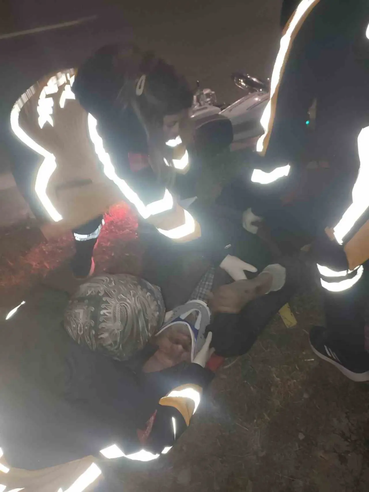 Sürücü kontrolü kaybetti, motosiklet havada savruldu! 1