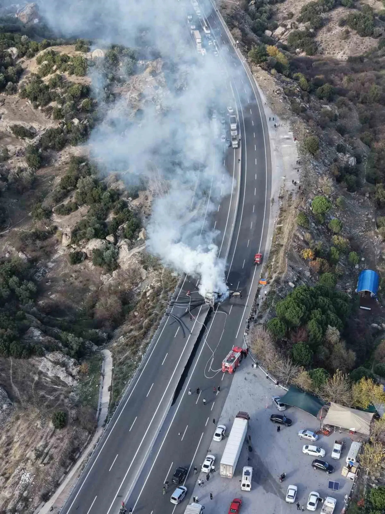 Tır cayır cayır, trafik vızır vızır... Sınır noktasında sınırları yakan kaza! 2
