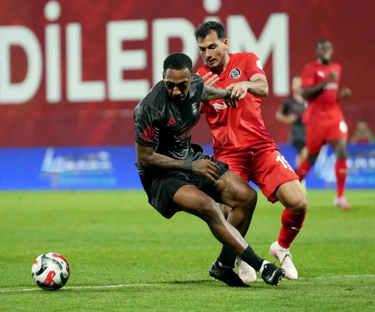 Gergin geçen maçın kaderi bir anda değişti: Pendikspor, maçın son bölümünde fişi çekti! 9