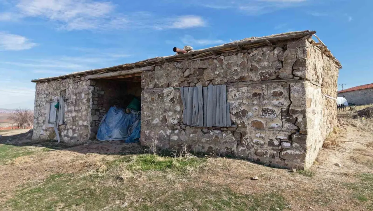 Bir evin duvarlarında asılı kalan çığlıklar: 97 canın sessiz hatırası! 7