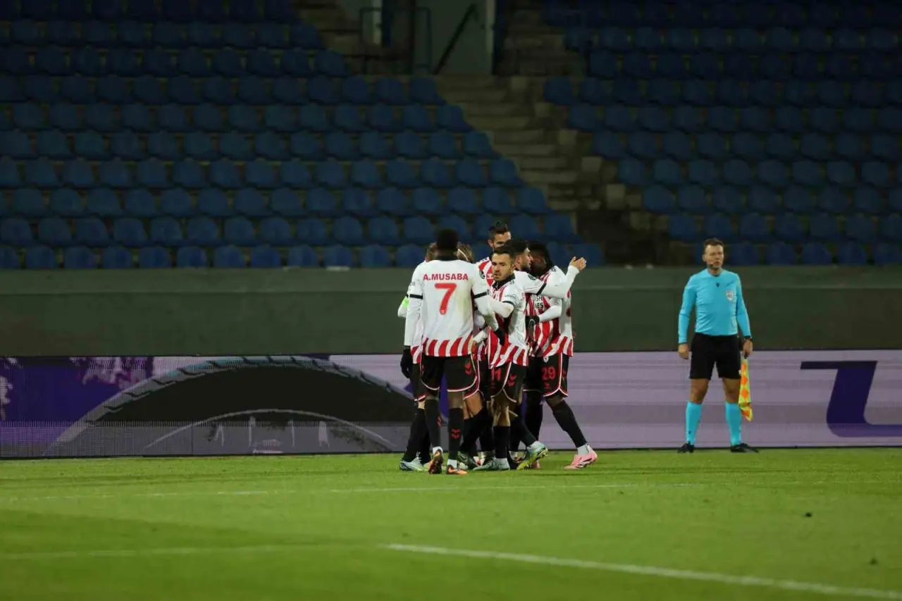 Nefes kesen goller peşi sıra geldi: Samsunspor’un zirve yürüyüşünde gizli mesaj! 4