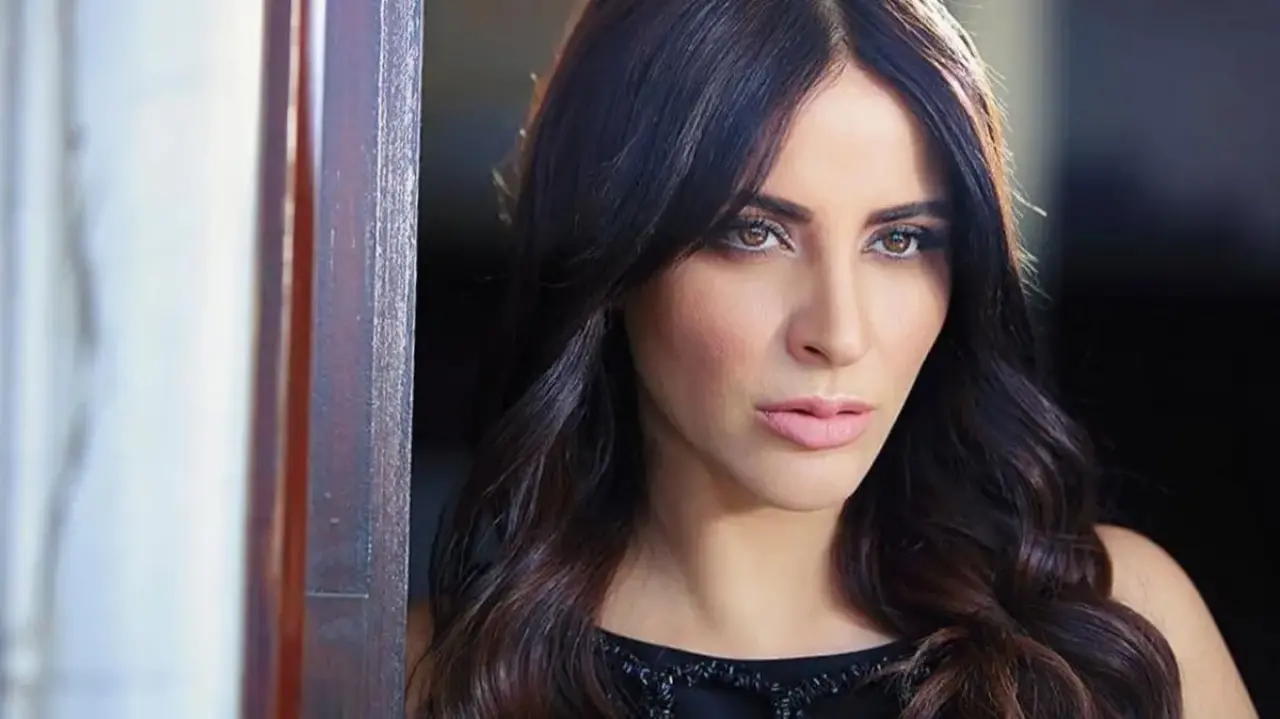 Ünlülerde biyografi yarışı... Şarkıcı Zara ‘Kıvanç Tatlıtuğ’la geliyorum’ diyerek tartışmayı alevlendirdi! 2