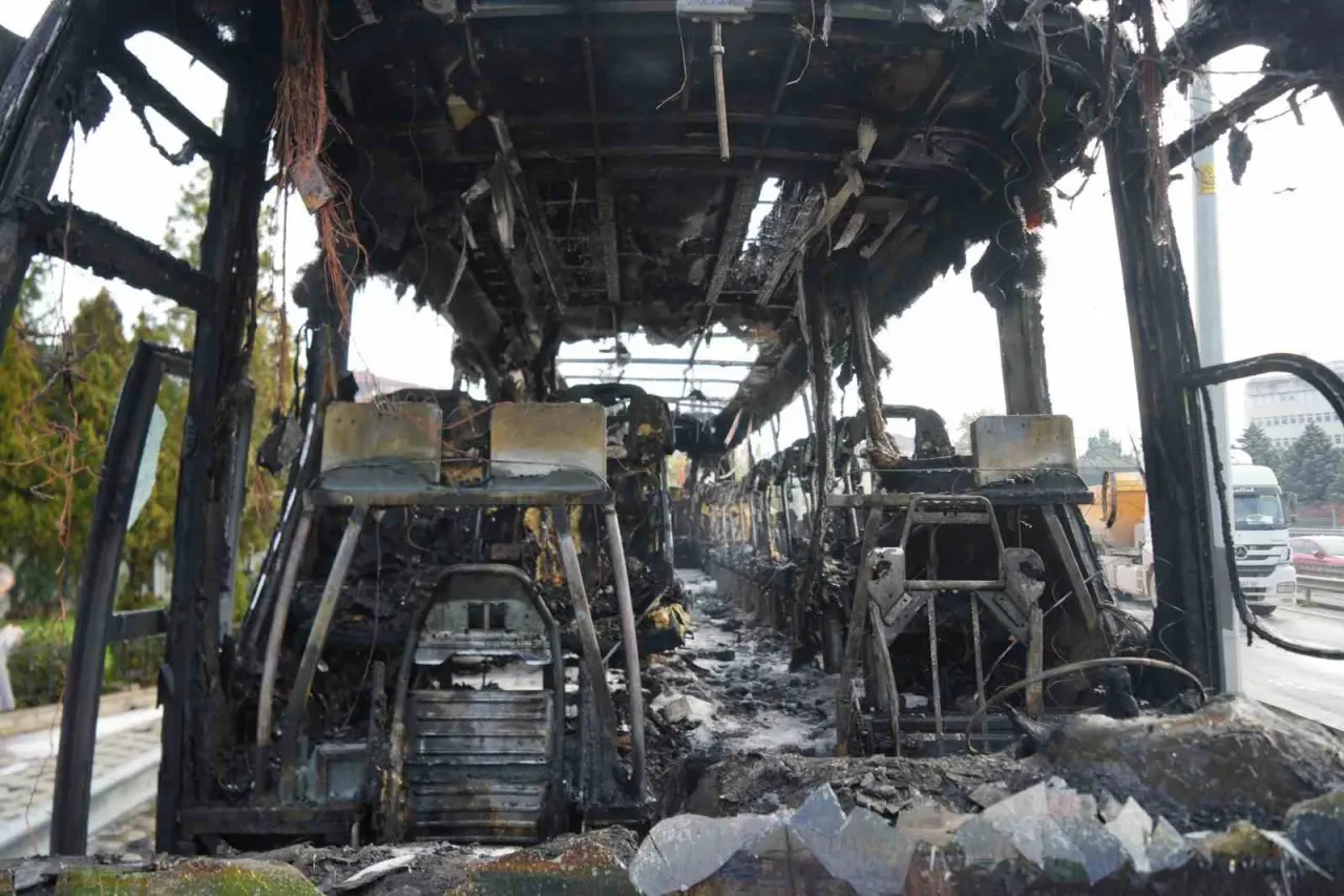 Servisten çıktı, alev topuna döndü: Kocaeli'de yangın faciası... 5