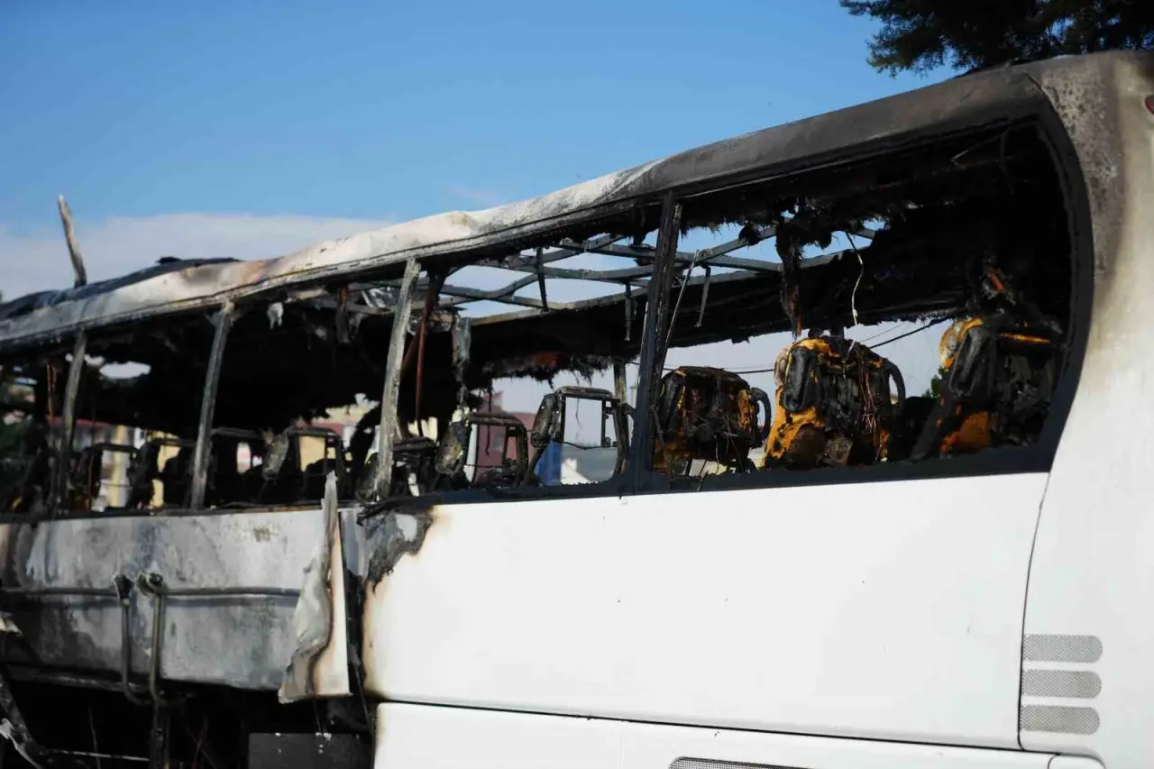 Servisten çıktı, alev topuna döndü: Kocaeli'de yangın faciası... 4