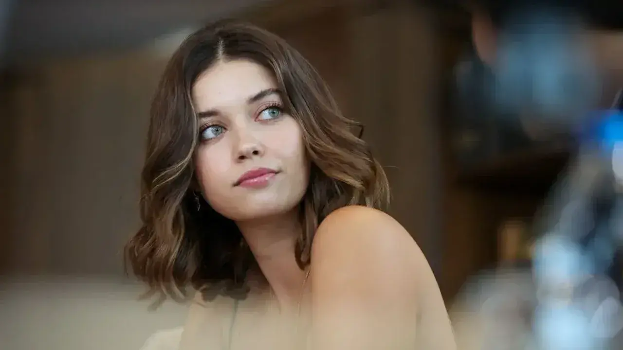 Afra Saraçoğlu romantizmi reddedip sete koşuyor! 1