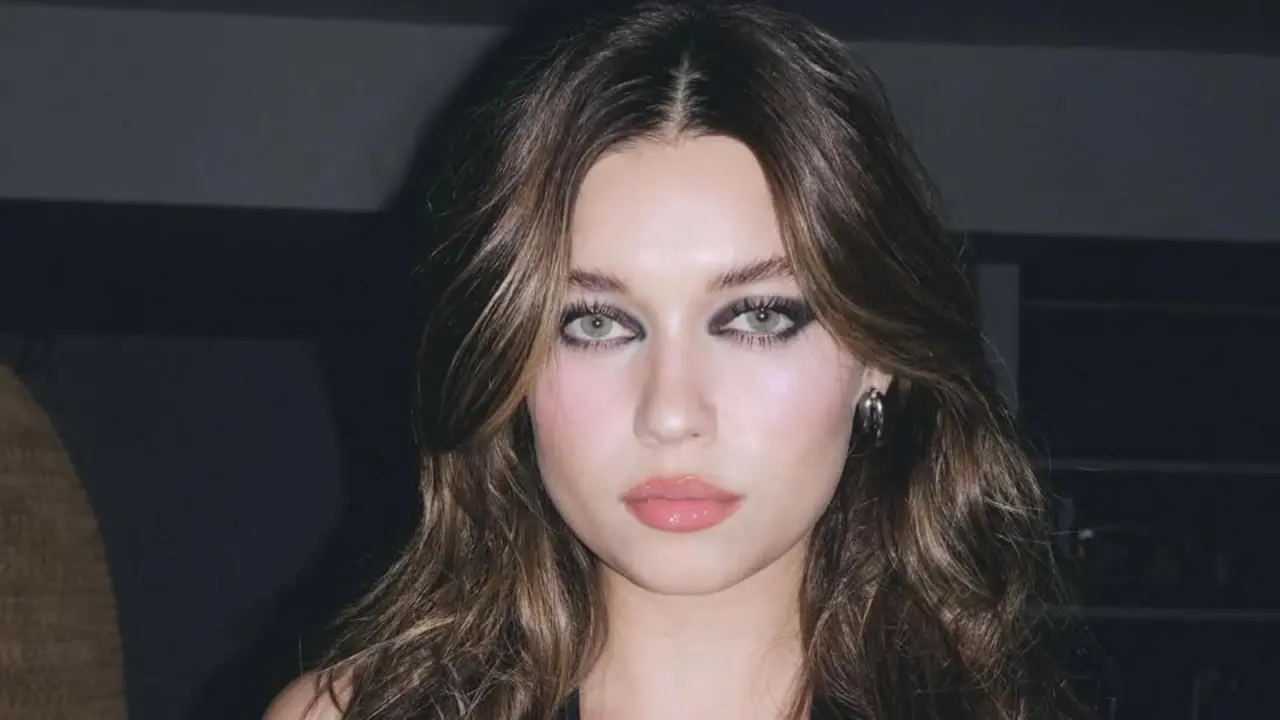 Afra Saraçoğlu romantizmi reddedip sete koşuyor! 5