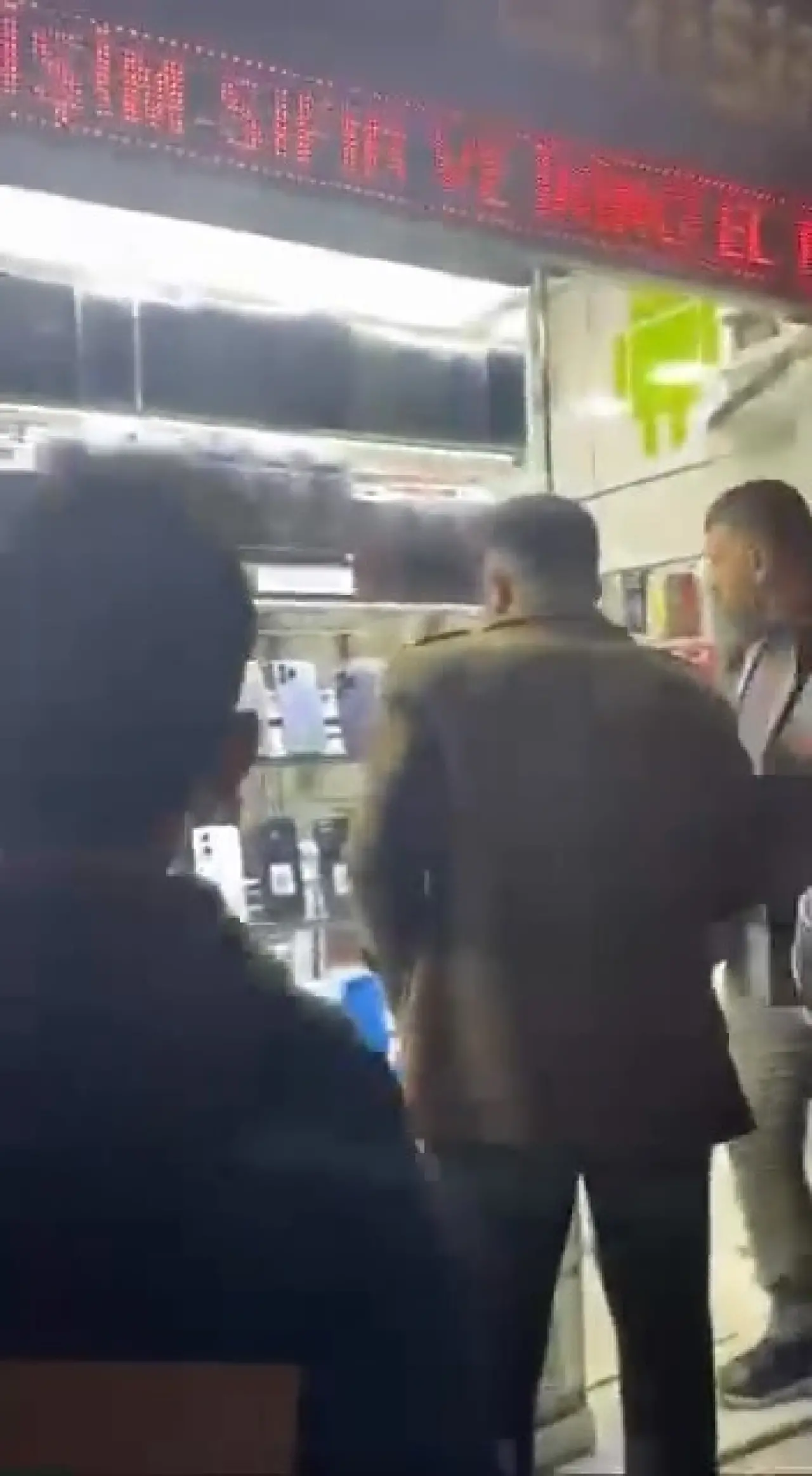 Feci kaza kamerada: Çarpışan araçlar alev aldı, tarım işçileri müdahale etti! 1