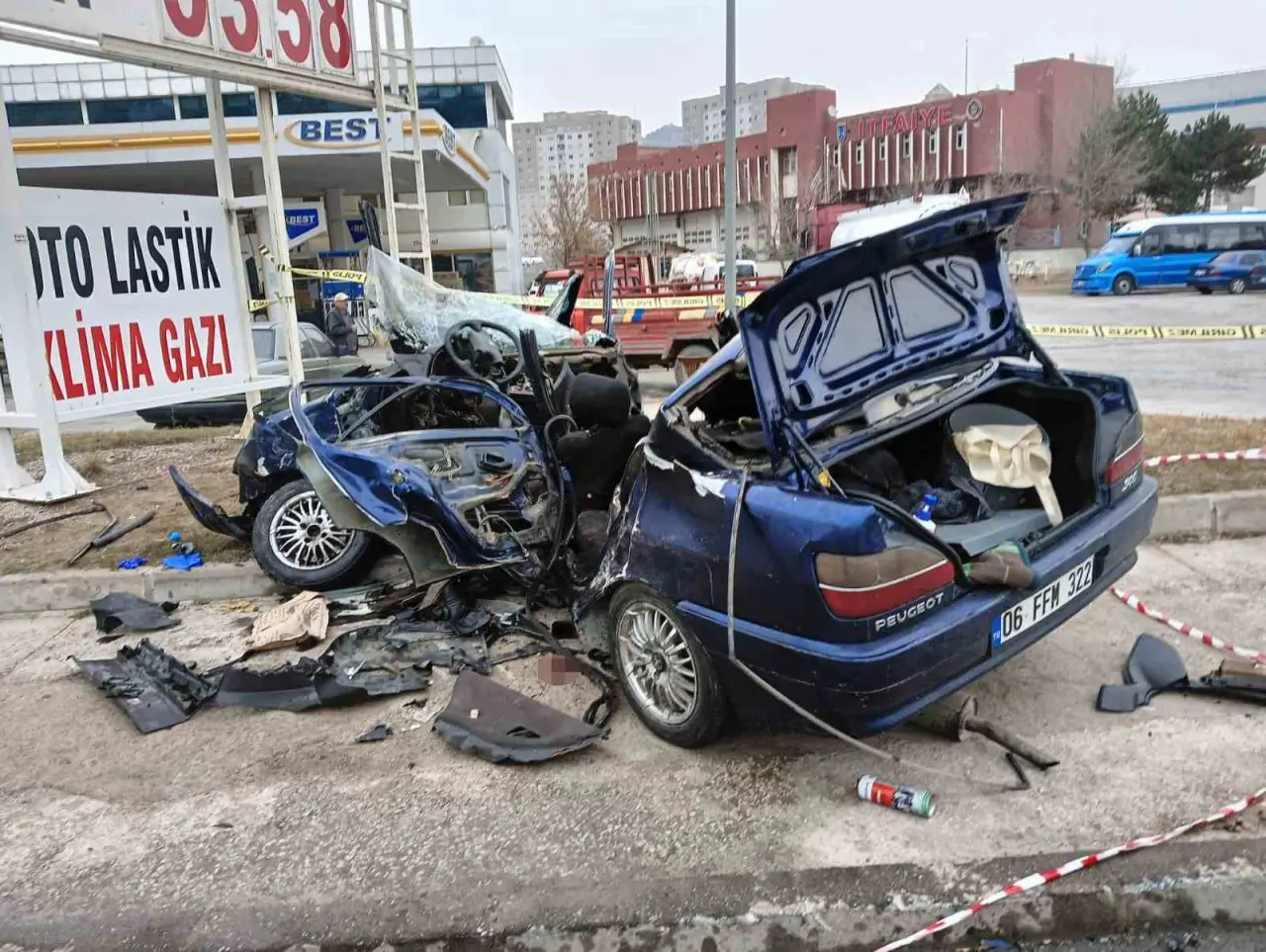 Dakikalar içinde felakete: Mamak'ta trafiği karıştıran çarpışma! 2