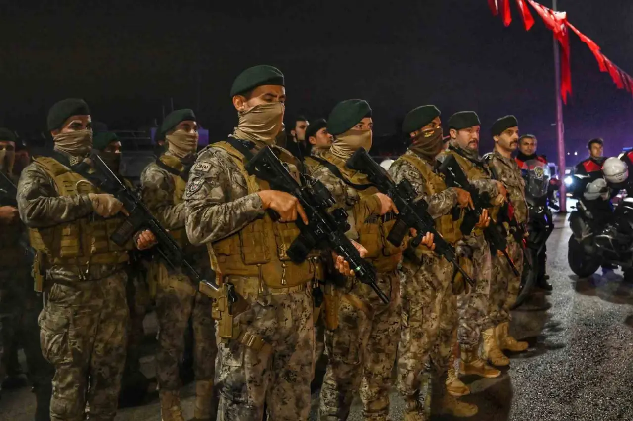 Gökyüzünden karaya, her yerden kuşatma: Antalya merkezli dev harekât! 2