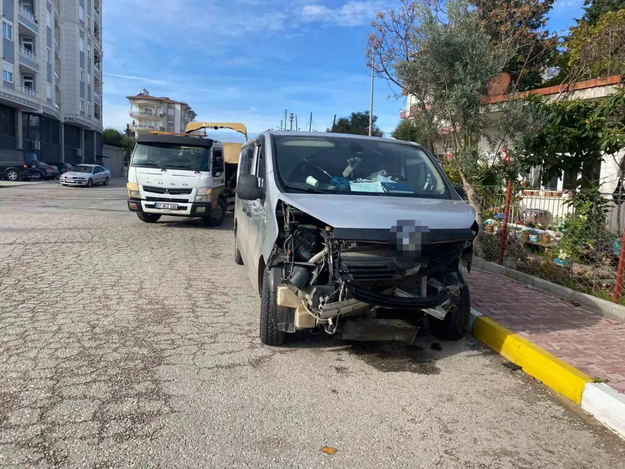 Antalya’da feci kaza: Kavşakta çarpıştılar, hastanede buluştular! 2