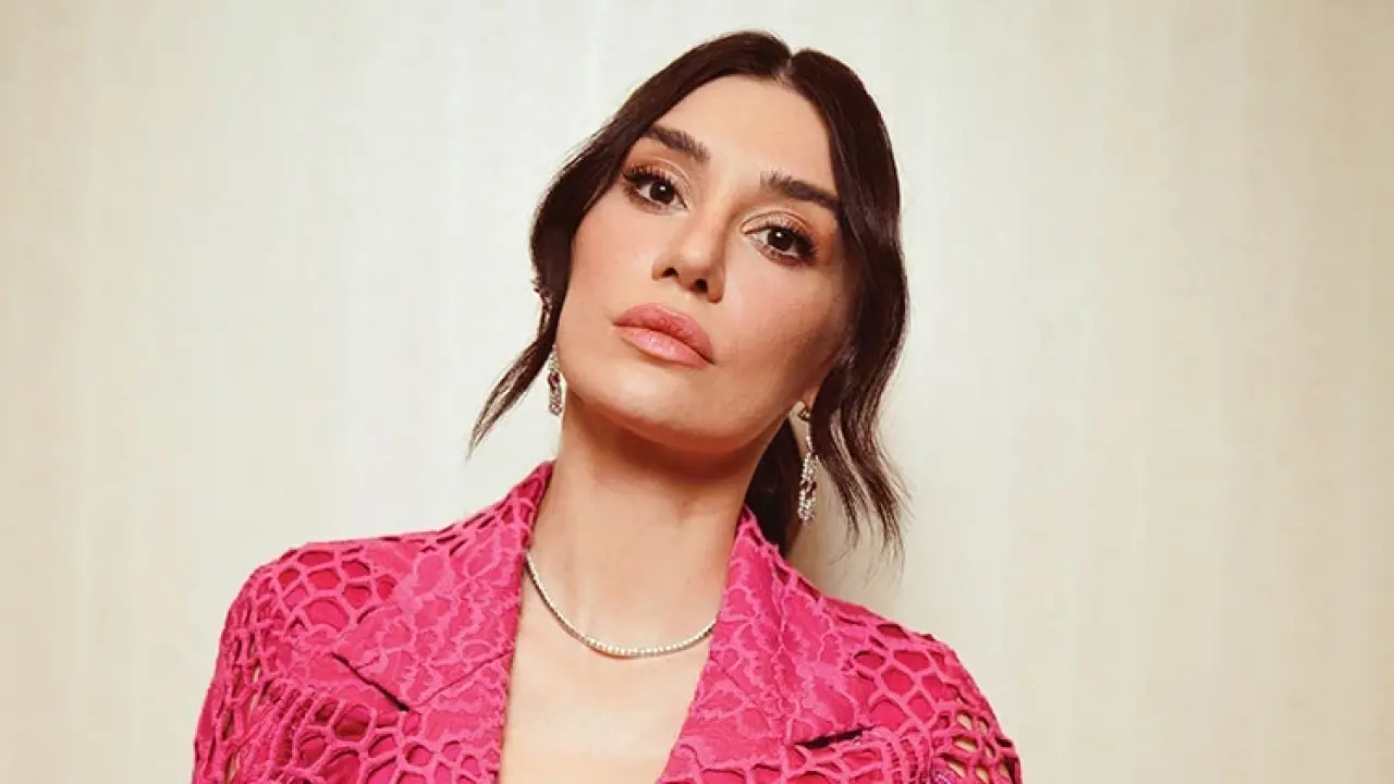 Aşka cesaret çağrısı... Burcu Kıratlı’dan çok konuşulan mesaj! 1