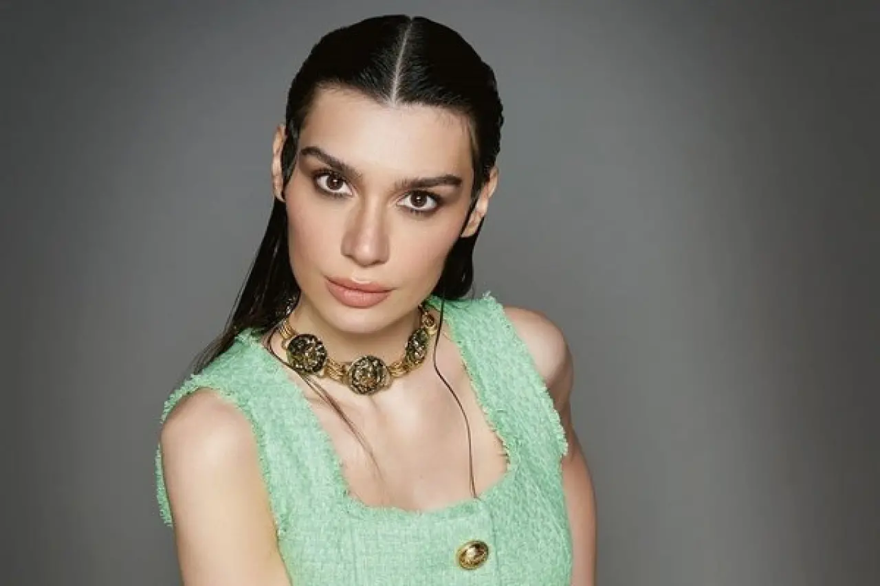 Aşka cesaret çağrısı... Burcu Kıratlı’dan çok konuşulan mesaj! 2