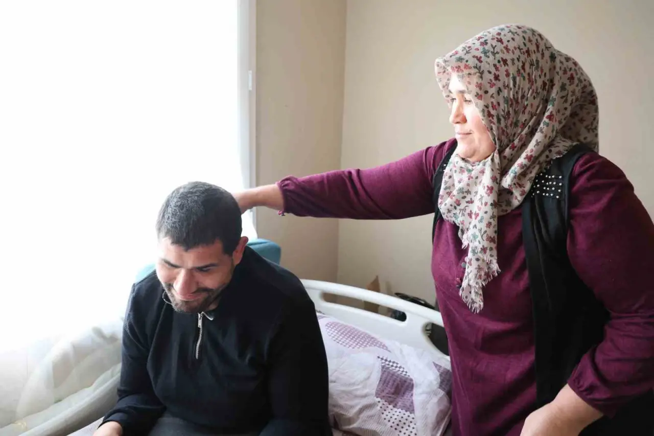 Bir anlık kaza ömrünü değiştirdi: Okan 24 yıldır yatağa bağımlı! 6