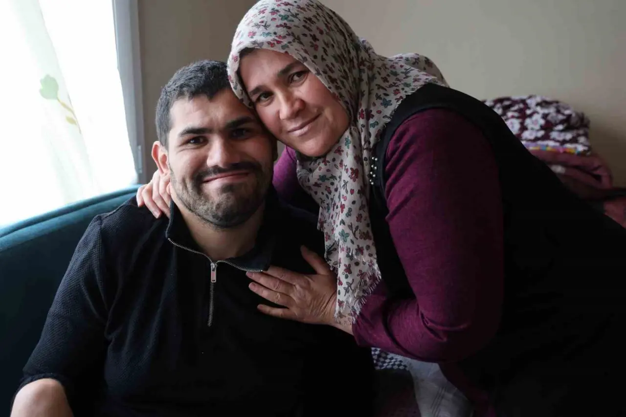 Bir anlık kaza ömrünü değiştirdi: Okan 24 yıldır yatağa bağımlı! 1