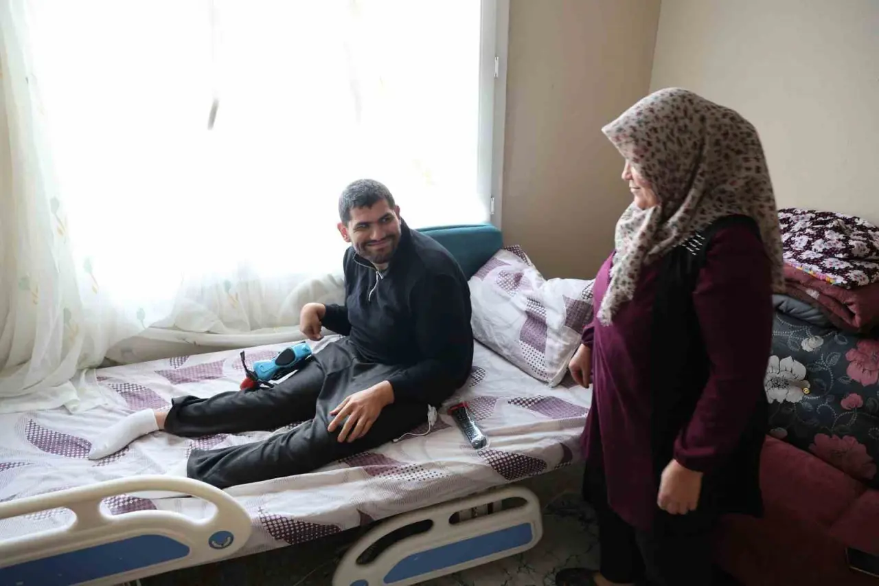 Bir anlık kaza ömrünü değiştirdi: Okan 24 yıldır yatağa bağımlı! 2