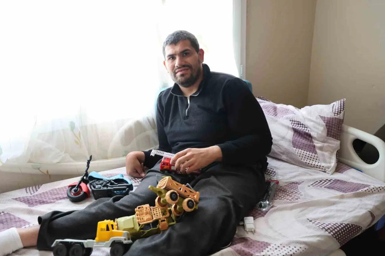 Bir anlık kaza ömrünü değiştirdi: Okan 24 yıldır yatağa bağımlı! 4