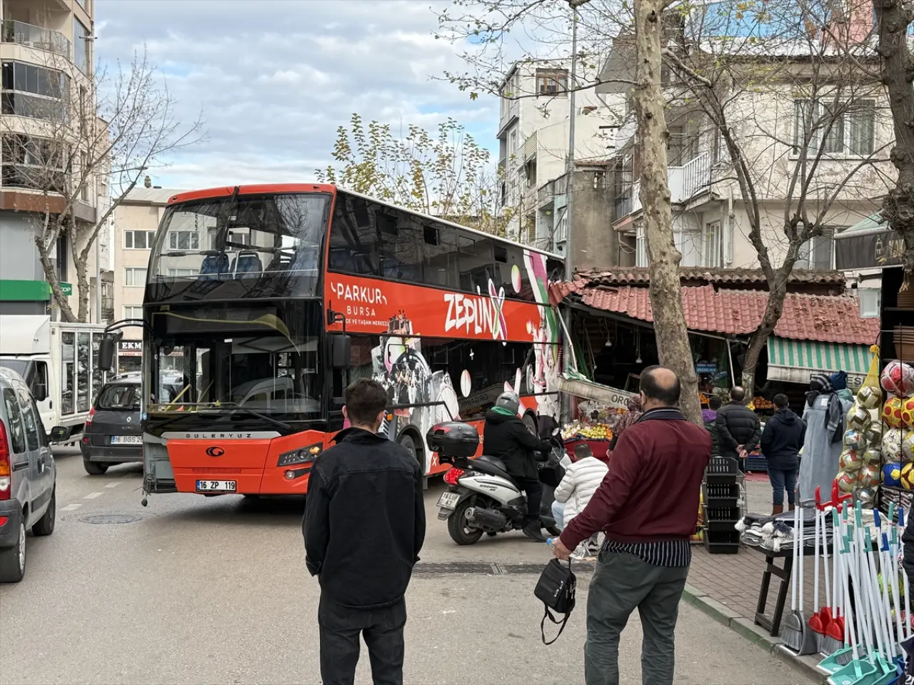 Bursa'da yokuşu gören otobüs şahlandı, manava daldı! 1